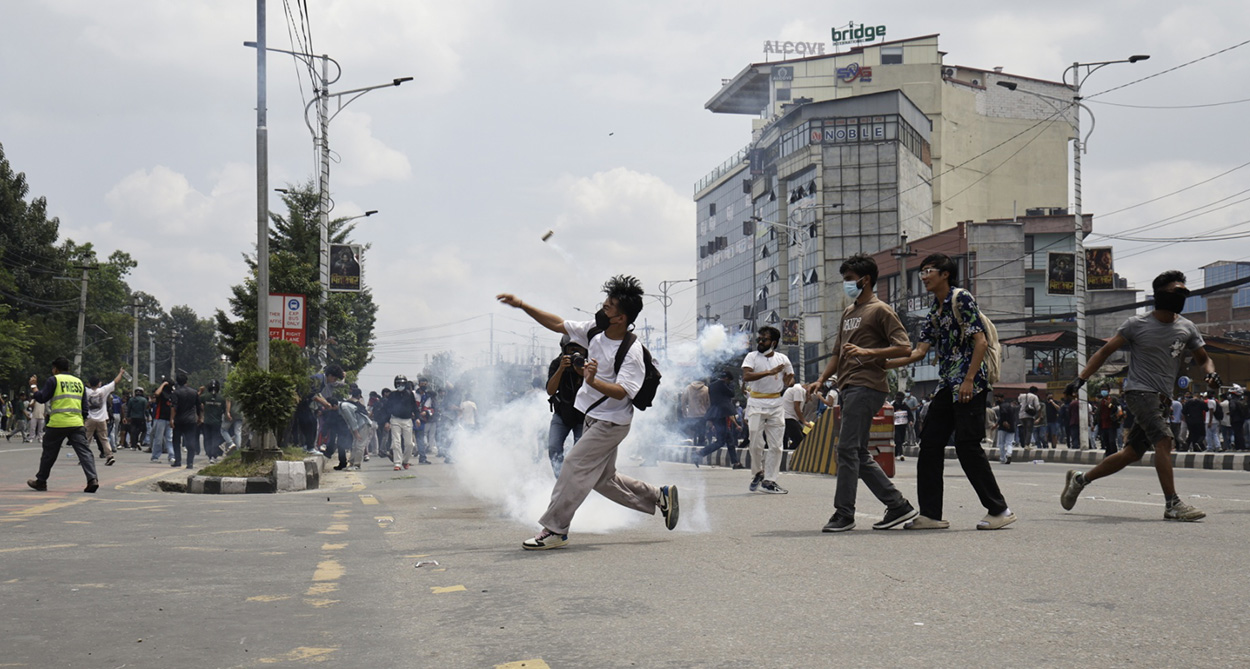 कर्फ्यू लागे पनि बानेश्वरमा प्रदर्शन जारी