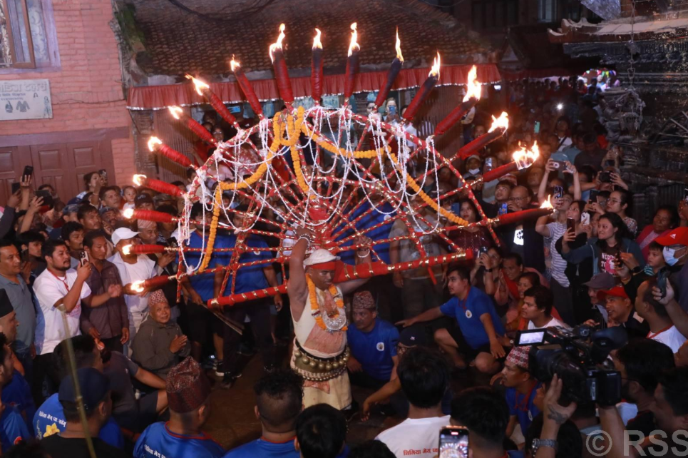 जिब्रो छेडेर महाद्वीप बोकी पार गरे ‘मध्यपुरथिमि–भक्तपुरसम्मको यात्रा’