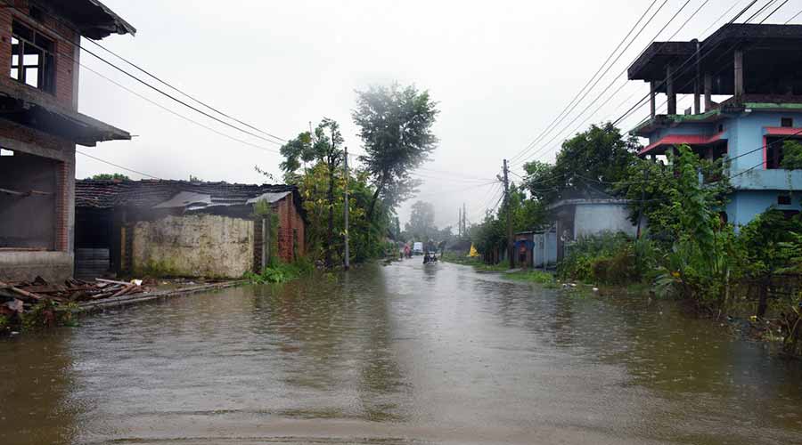 कञ्चनपुरस्थित जोगबुढा नदीको बाढीमा फसेकाको सेनाद्वारा उद्धार