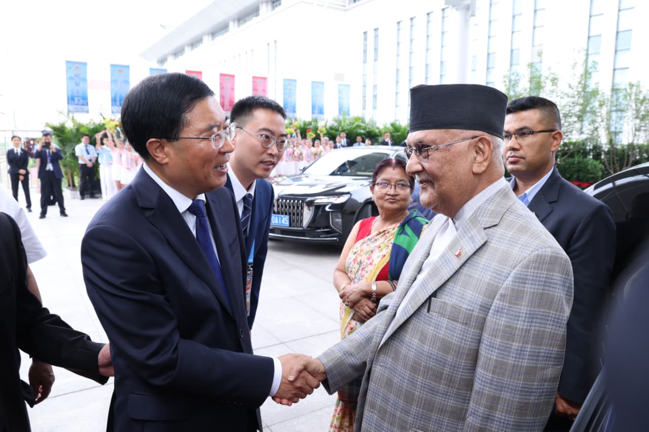 प्रधानमन्त्री ओली रेलमार्ग हुँदै बेइजिङ पुगे