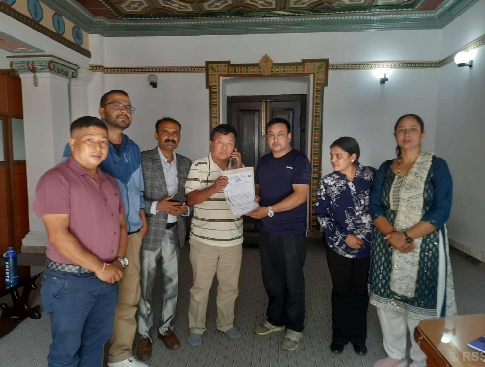 शिक्षामन्त्री पुनसमक्ष विद्यालय कर्मचारीको ध्यानाकर्षण