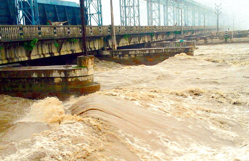 कोशी ब्यारेजको ३१ ढोका खोलियो