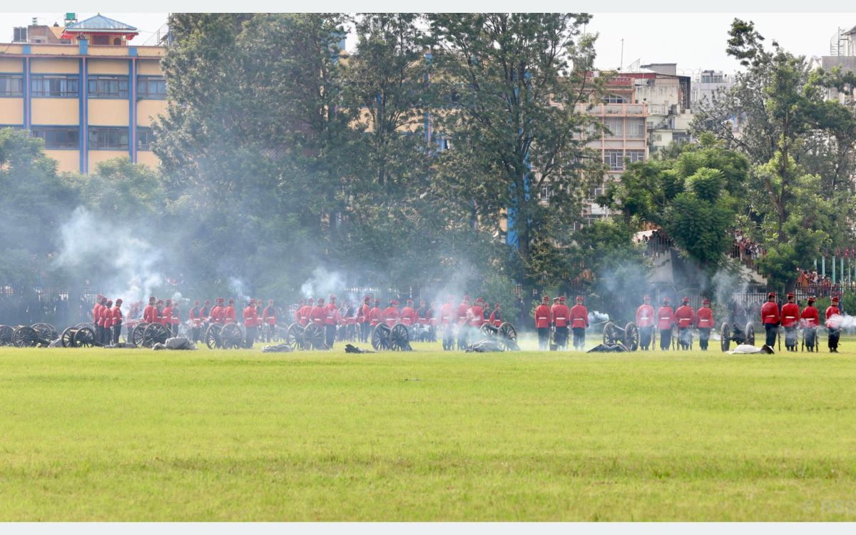 सैनिक मञ्च टुँडिखेलमा फूलपाती बढाइँ