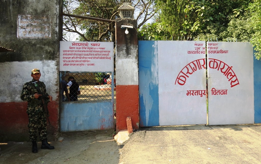 चितवन जिल्ला कारागारबाट भागेका ११ भारतीयसहित १ सय ३९ कैदीबन्दी फर्किएनन्