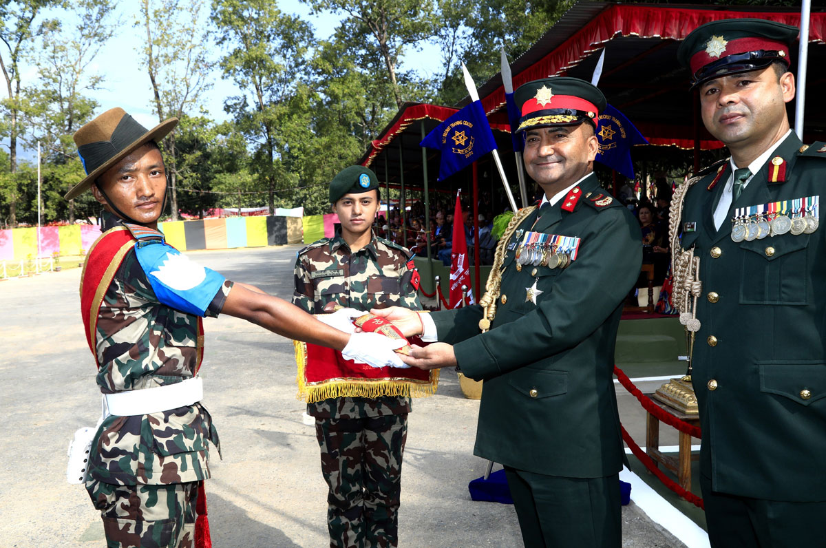 २४ सय ५१ सैन्य दीक्षित