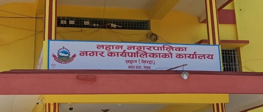 लहान नगरपालिकालाई कम्प्युटर, प्रिन्टर र स्मार्ट बोर्ड हस्तान्तरण