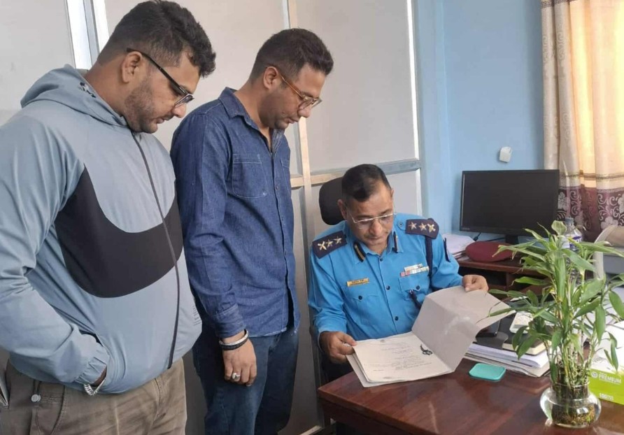 बालेन र सुदनविरुद्ध नेविसंघको जाहेरी