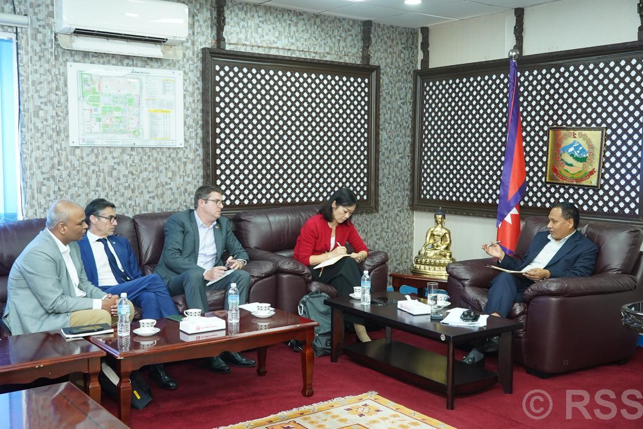 मन्त्री घिसिङ र युएनडिपीका प्रतिनिधिबीच भेट