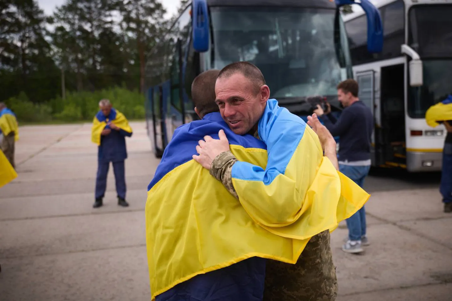 रुस र युक्रेनद्वारा १८५ युद्धबन्दी साटासाट