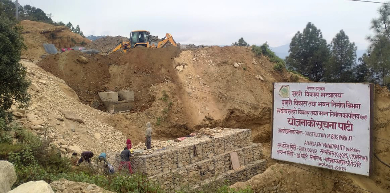 देउवाकै जिल्लामा ५० वर्षमा पनि नबनेको बसपार्क