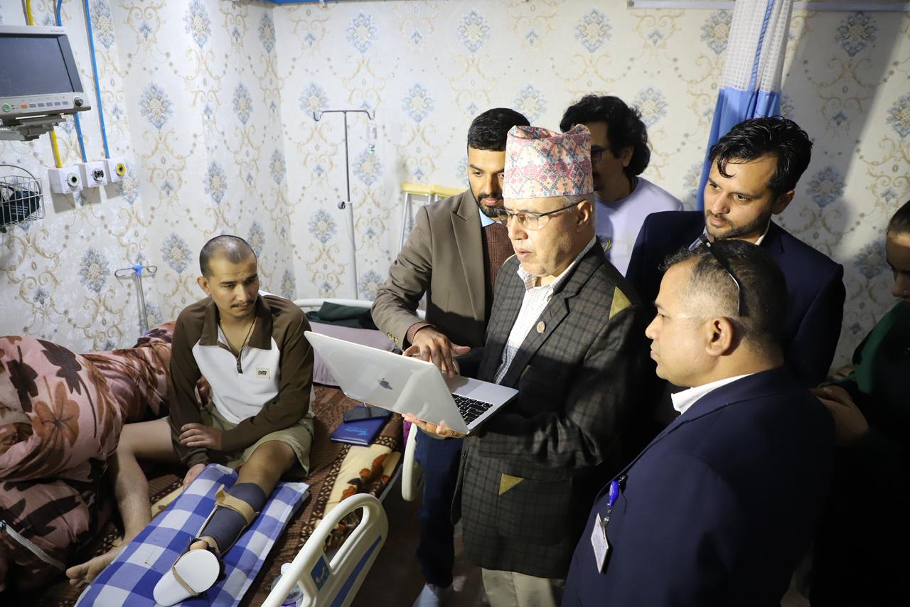 जेन-जी घाइतेले अस्पतालमै दिए मतदाता परिचयपत्रका लागि बायोमेट्रिक