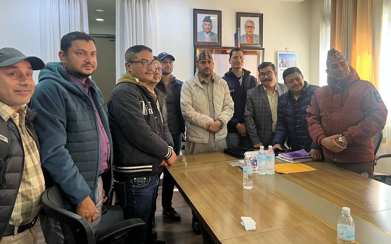 न्याय माग्दै स्मार्ट टेलिकम पीडित‚ सञ्चारमन्त्री भन्छन्- कसैलाई अन्याय हुन दिन्नौँ