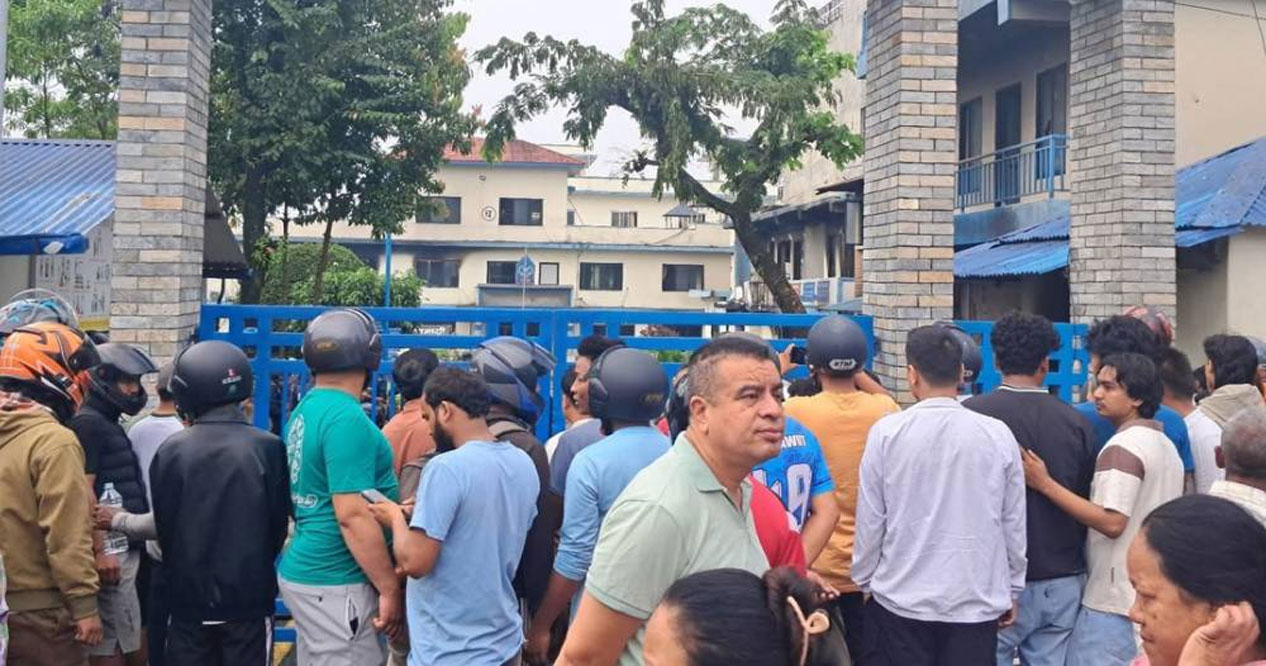 प्रहरीले भन्यो- जेन-जी प्रदर्शनमा लुटपाट गर्नेको नाम र ठेगाना उपलब्ध गराउनू