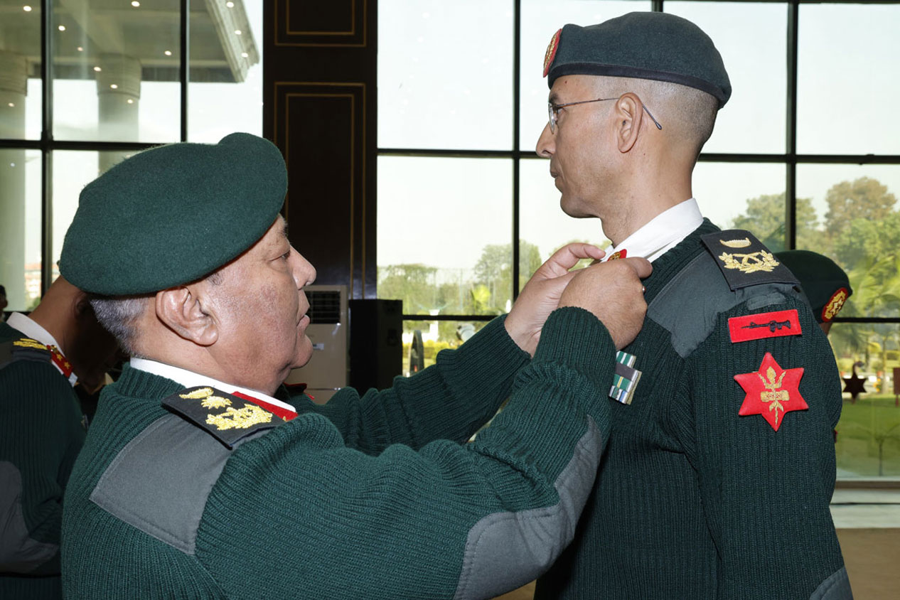 उपरथी कृष्णप्रसाद भण्डारीलाई दर्ज्यानी चिह्न
