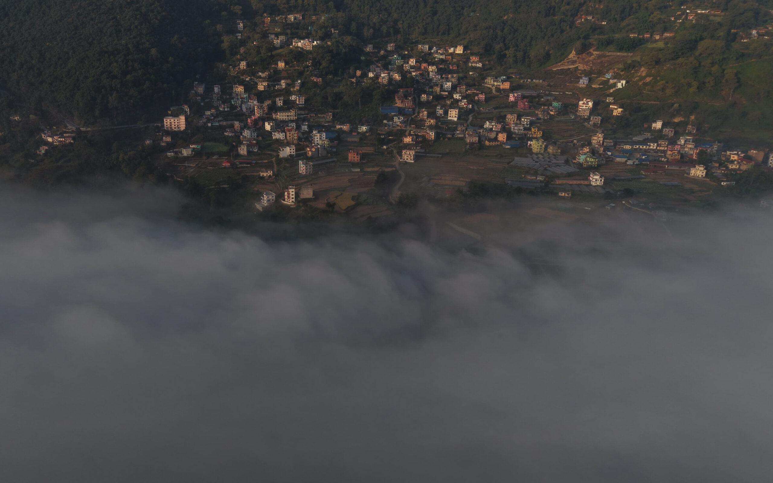 कुहिरोले ढाकेको काठमाडौं टौदह क्षेत्र र ललितपुरको खोकना क्षेत्र