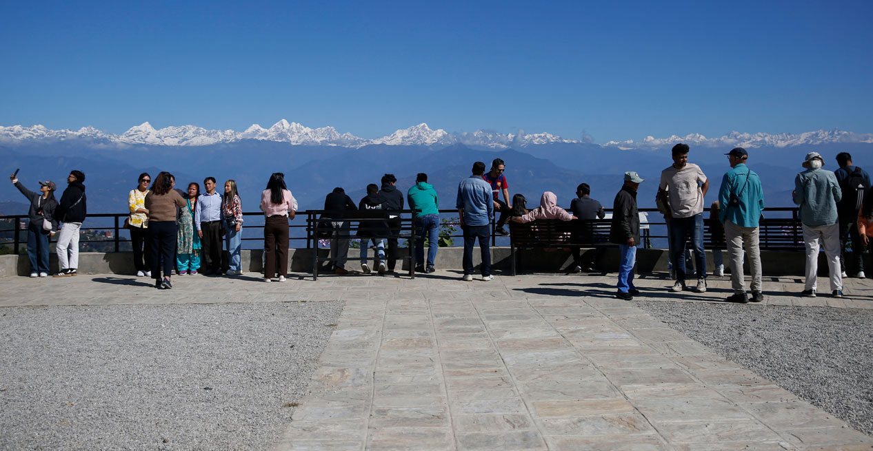 हिमाल हेर्न नगरकोट