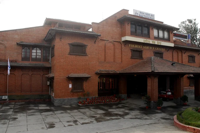 हिमाल आरोहीको सुरक्षाका लागि बोर्डद्वारा उद्धार सामग्री हस्तान्तरण