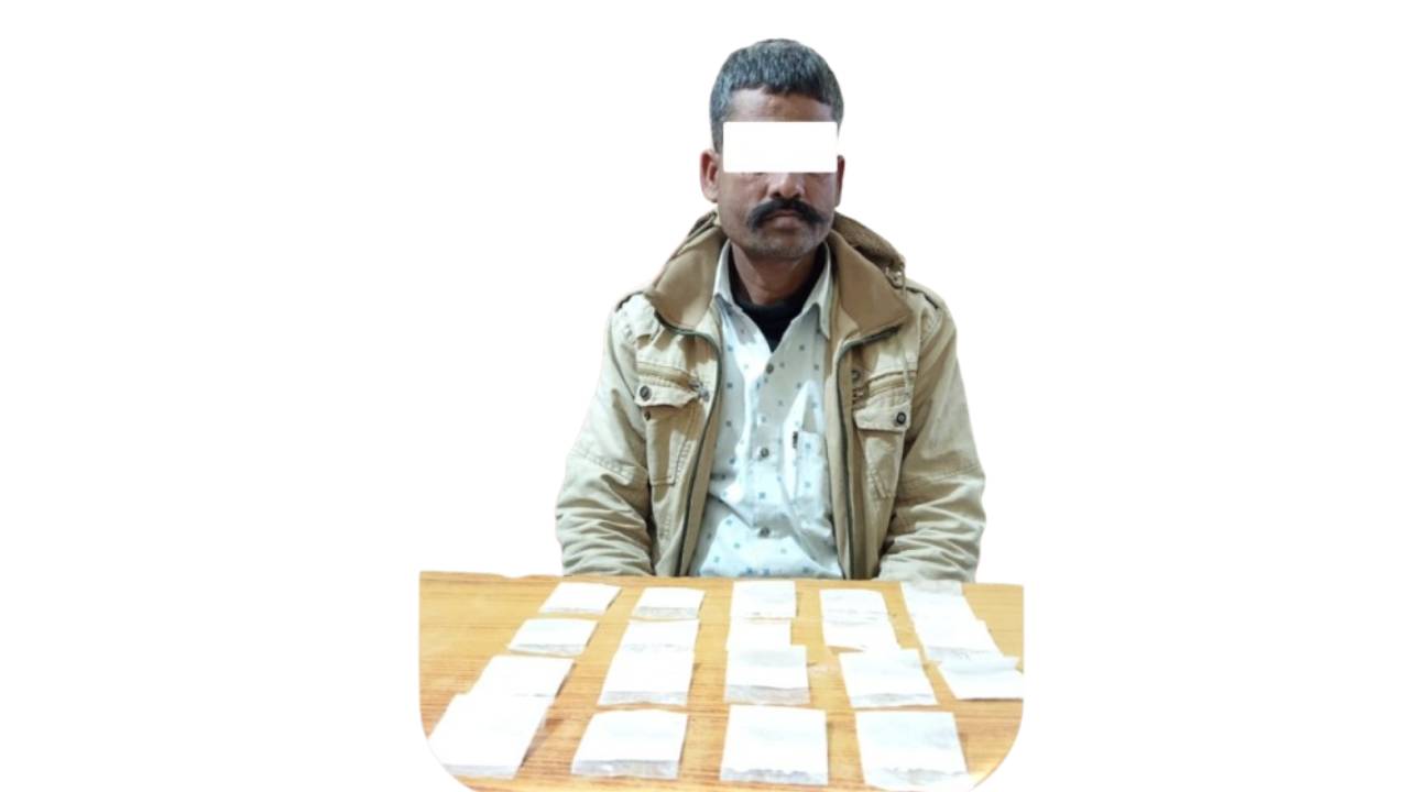 बाराबाट लागुऔषध कोकिनसहित भारतीय नागरिक पक्राउ