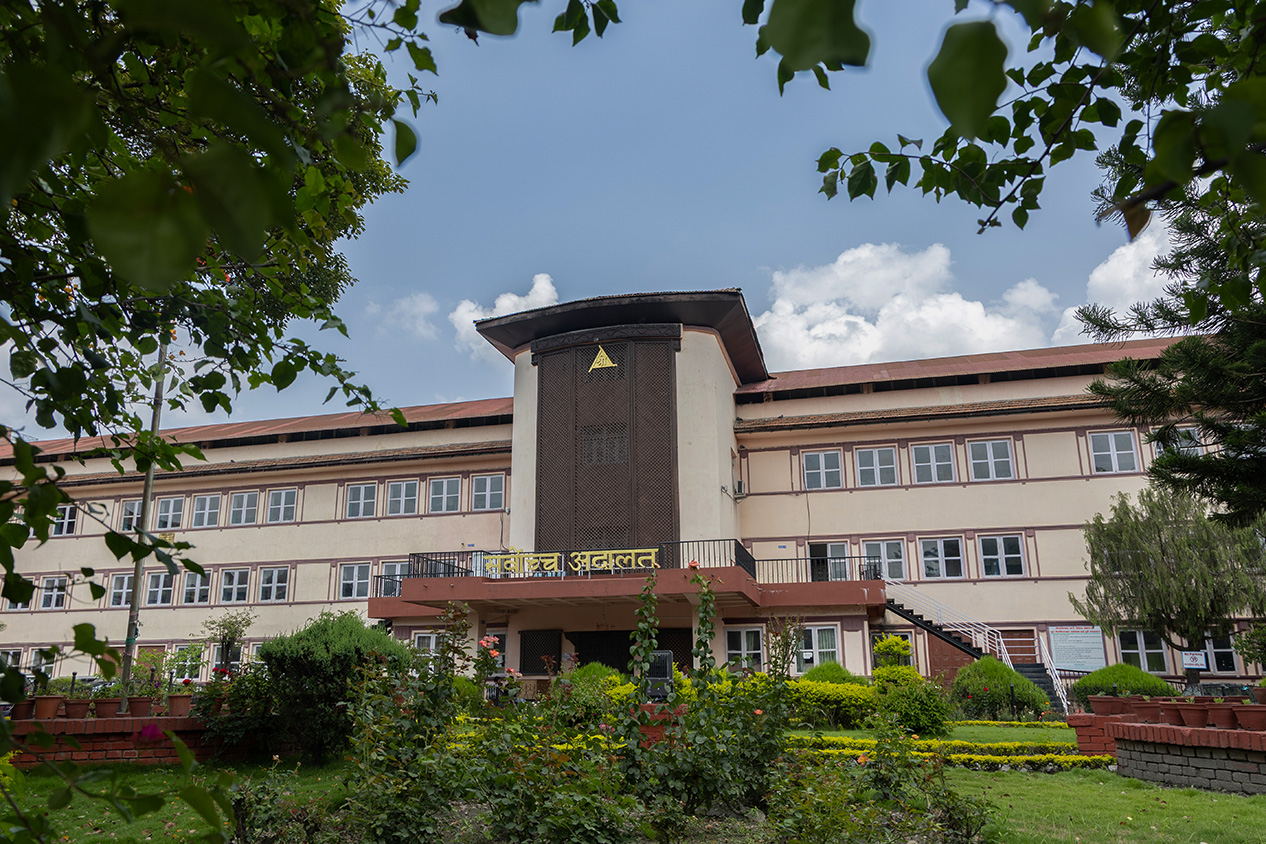 जोखिमको अस्त्र बन्दै अन्तरिम आदेश