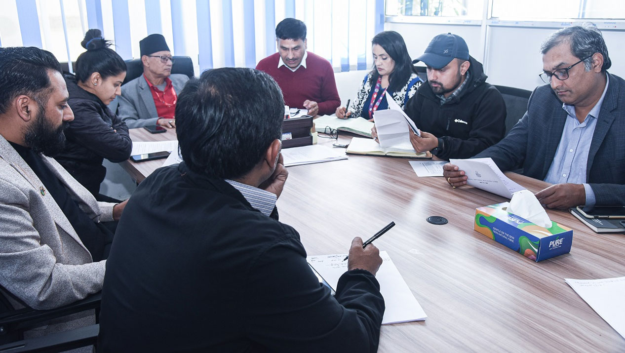 आफ्नो घरको जग खन्दा छिमेकीको घर चर्केपछि…