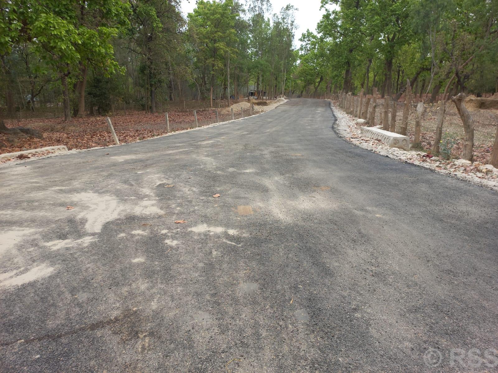 दुर्गमको ‘लालझाडी’ सडक पूर्वाधार विकासले सुगम बन्दै