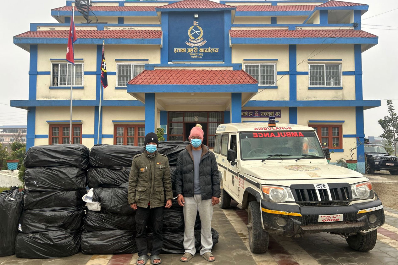 एम्बुलेन्सबाट ४८० किलो गाँजा बरामद‚ दुई कारोबारी पक्राउ