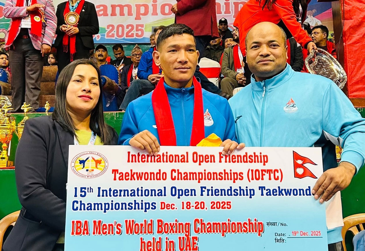 बक्सिङ खेलाडी चन्द्रलाई नगदसहित सम्मान