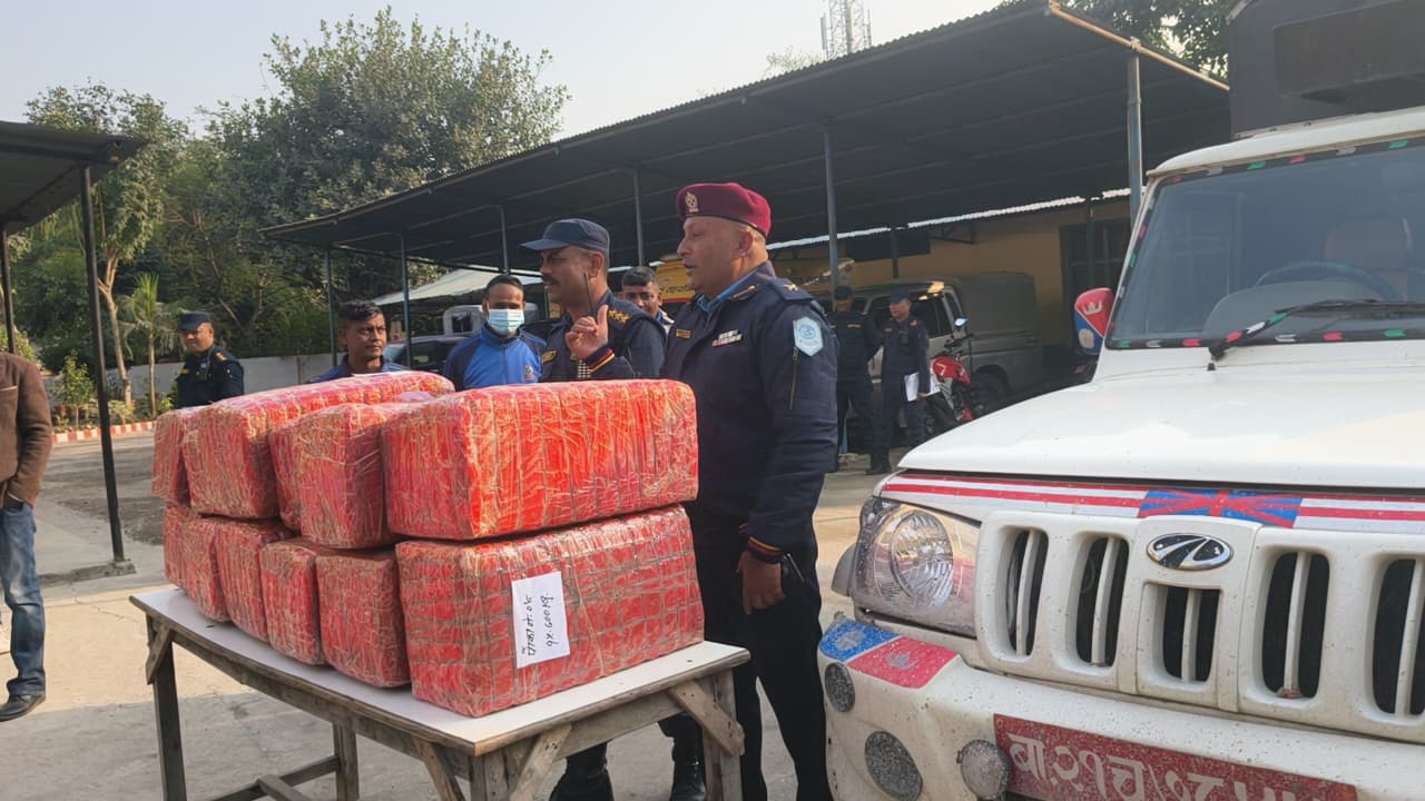 ‘पिकअपभ्यान’सहित १७६ किलो गाँजा बरामद