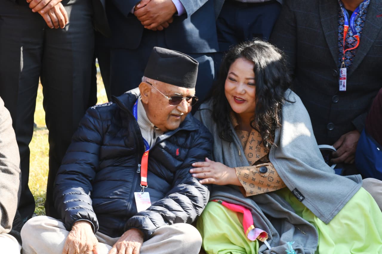 ओलीसँग ज्योतिको खासखुस…