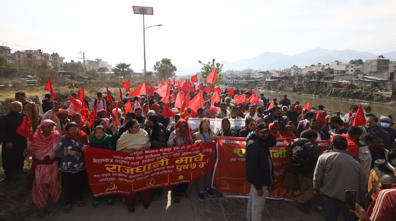 तस्बिरमा लघुवित्त तथा मिटरब्याजपीडितको आन्दोलन