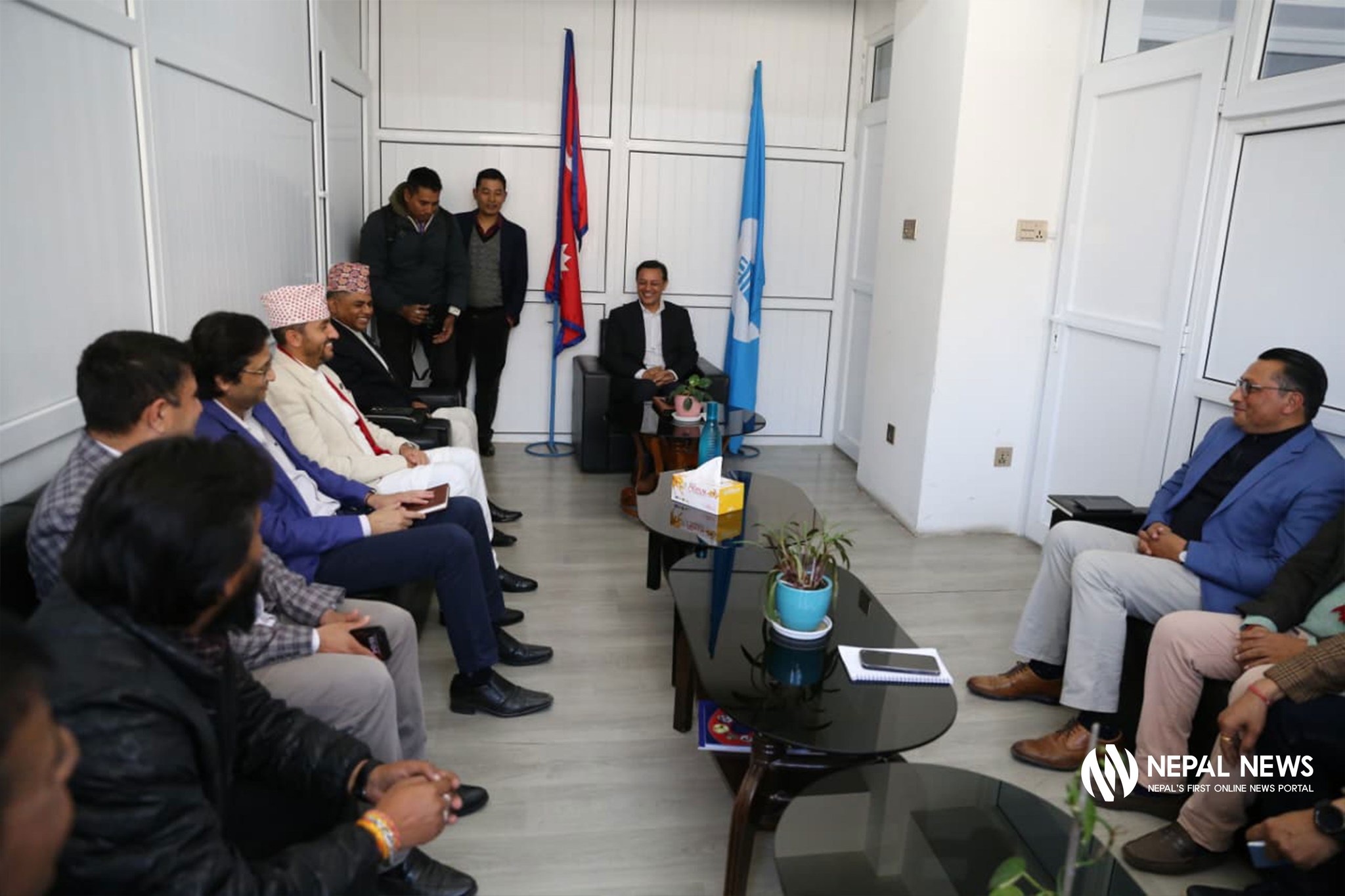 रास्वपाको कार्यालय पुग्यो सरकारी संवाद समितिको टोली [तस्बिरसहित]