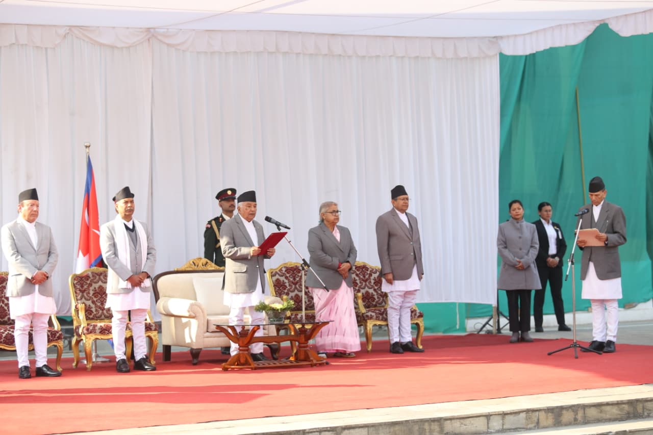 नवनियुक्त मन्त्री शर्माद्वारा पद तथा गोपनीयताको शपथ