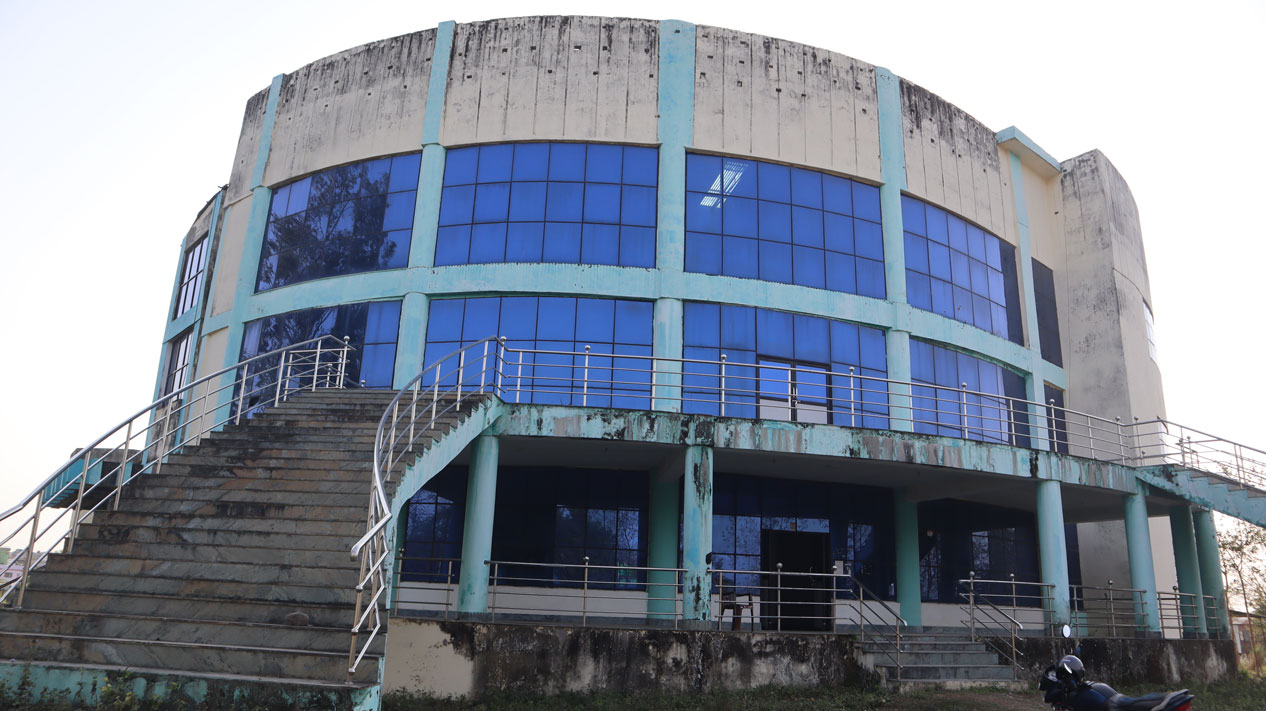 ‘सभागृह’ ब...