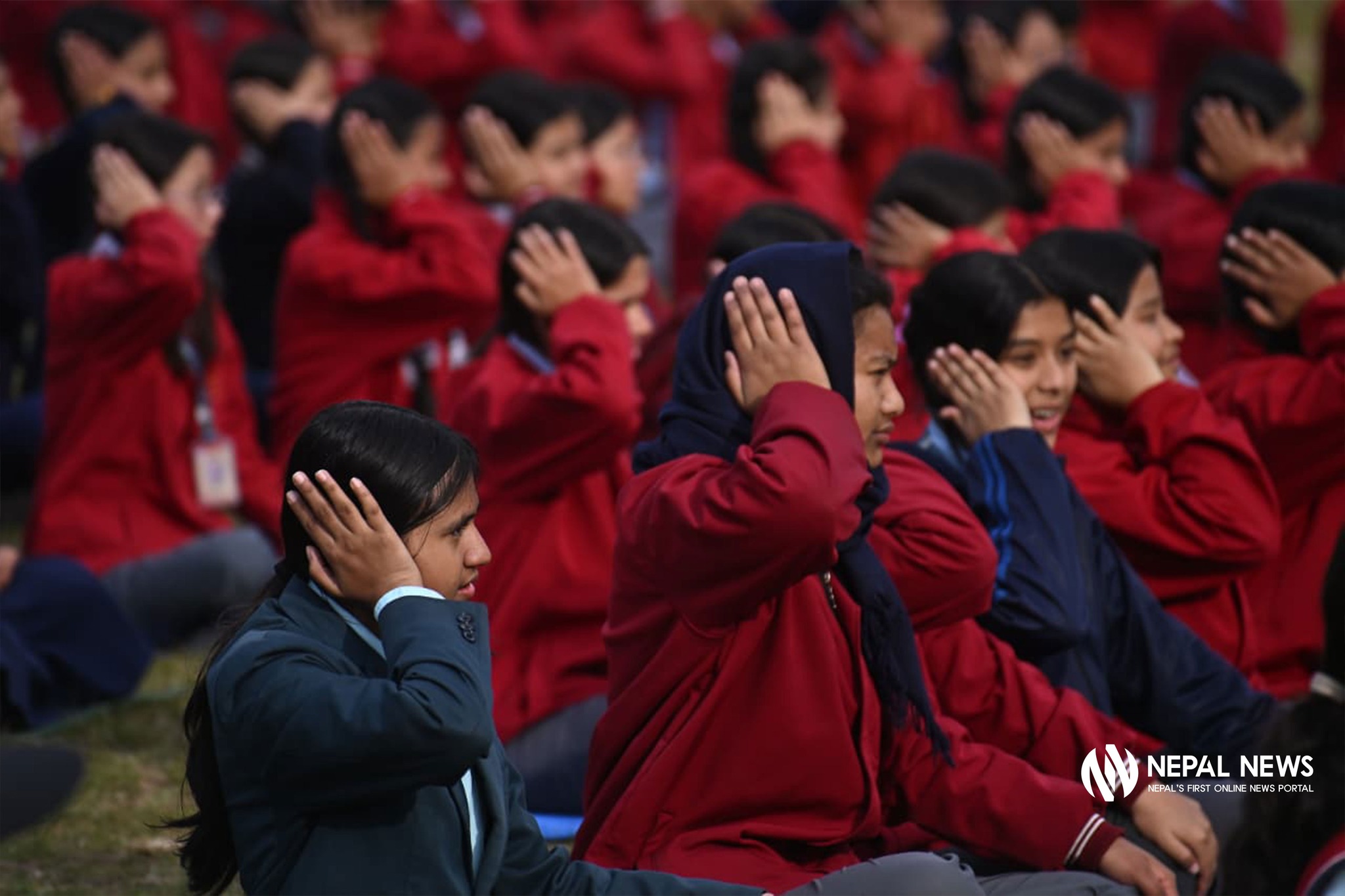 खुलामञ्चमा विद्यार्थीको सामूहिक ध्यान [फोटो फिचर]