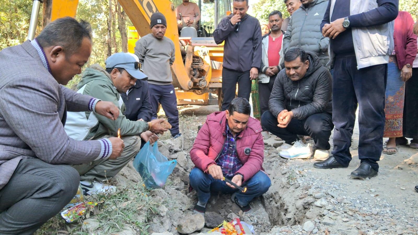 कालिका नगरपालिकाको चक्रपथ: गैरीबारी, चापागौँडीदेखि शेरबास सडक शिलान्यास