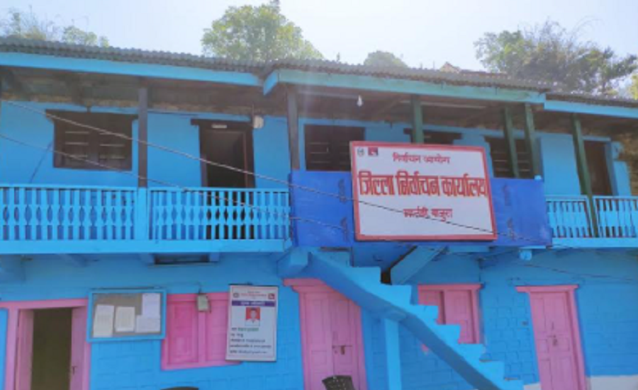 बाजुरामा सात  मतदानस्थल थपिए