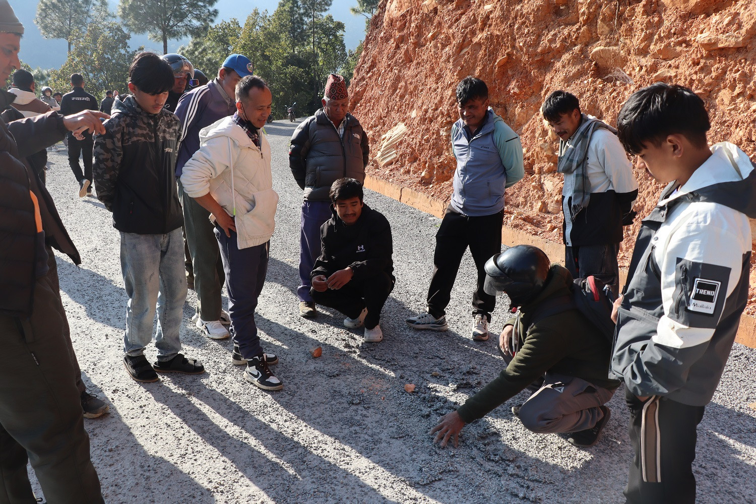 कालोपत्र गरेको एक महिनामै सडक भत्किन थालेपछि…