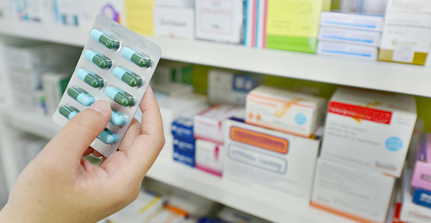 धनुषामा एक अस्पतालसहित चार वटा औषधि पसललाई कारबाही