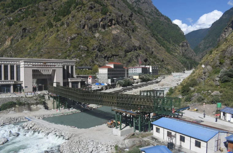 रसुवागढी नाकाको मितेरी पुलबाट आवतजावत सुरू