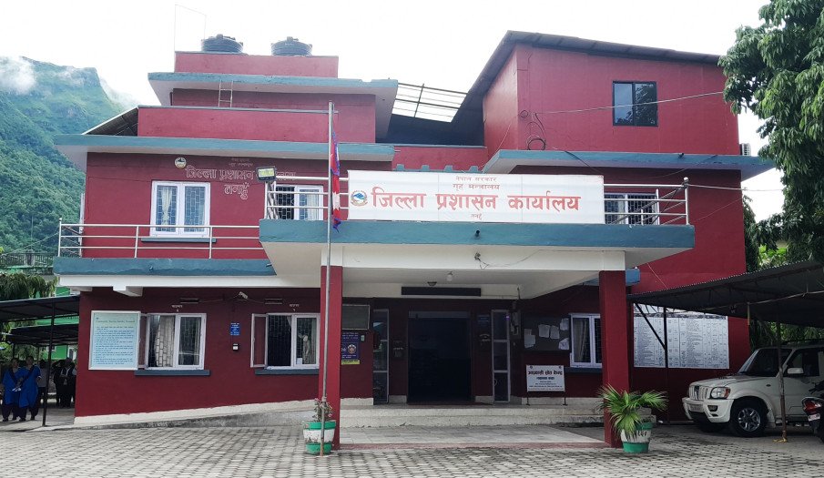 देवघाटको झोलुङ्गे पुलमा मोटरसाइकल सञ्चालनमा रोक