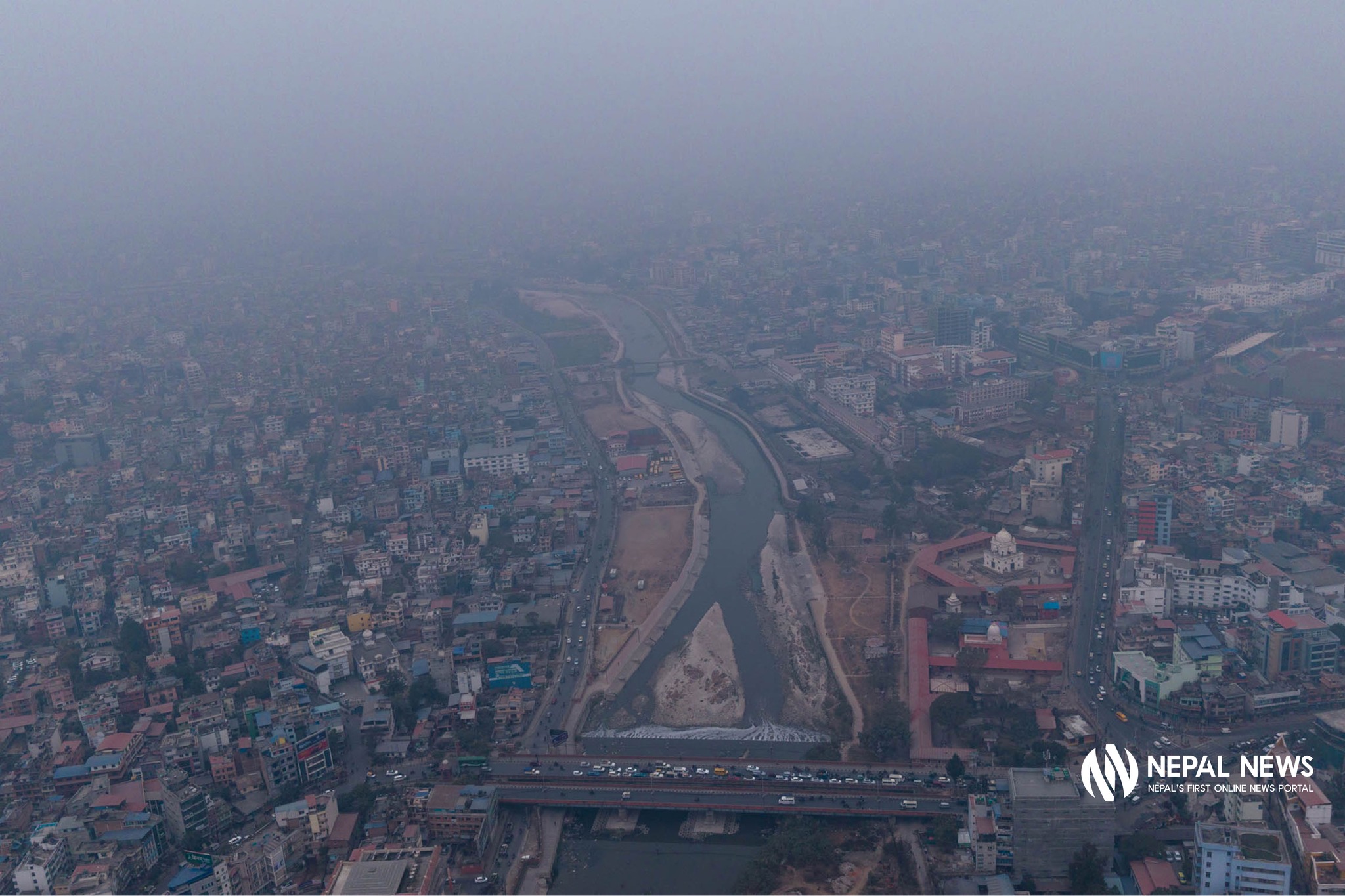 धुम्म काठमाडौँ उपत्यका, केहि केही स्थानमा हल्का वर्षा [फोटो फिचर]