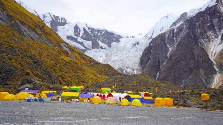 अन्नपूर्ण आधार शिविरमा विद्युत् र सञ्चार सुविधा विस्तारका लागि सर्वेक्षण