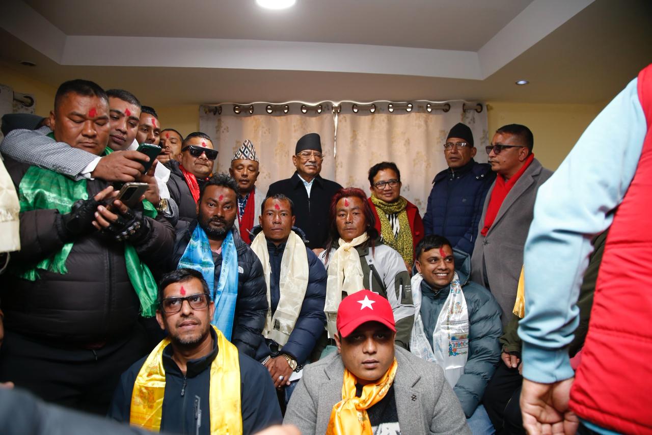 विभिन्न पार्टी त्याग्दै ५२ युवा नेकपामा प्रवेश