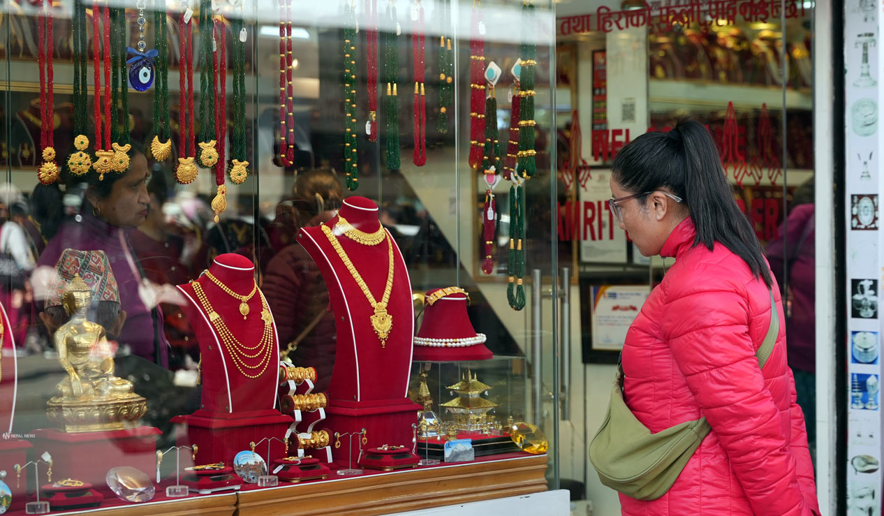 सुनको मूल्य सामान्य बढ्यो, आज कतिमा हुँदैछ कारोबार ?