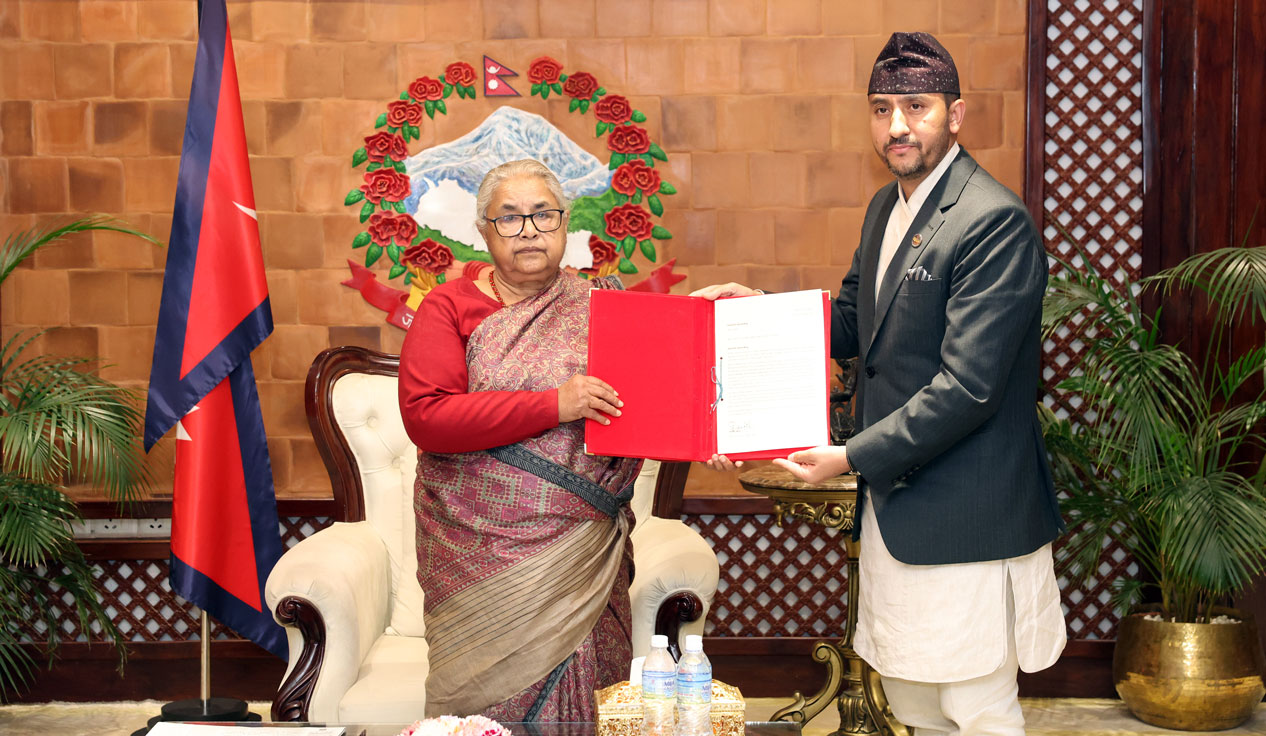 सञ्चारमन्त्री खरेलले दिए पदबाट राजीनामा