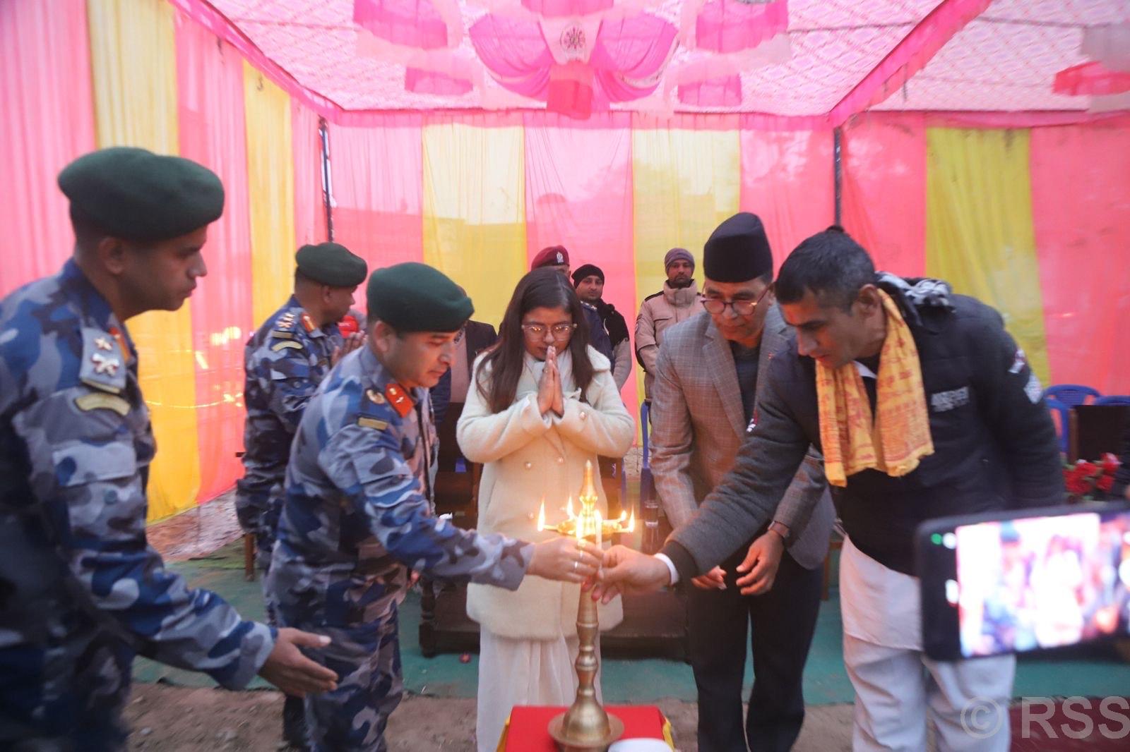 सशस्त्र प्रहरी दिवसमा गड्डाचौकीबाट ‘पूर्व-पश्चिम झण्डा मार्च’ सुरु
