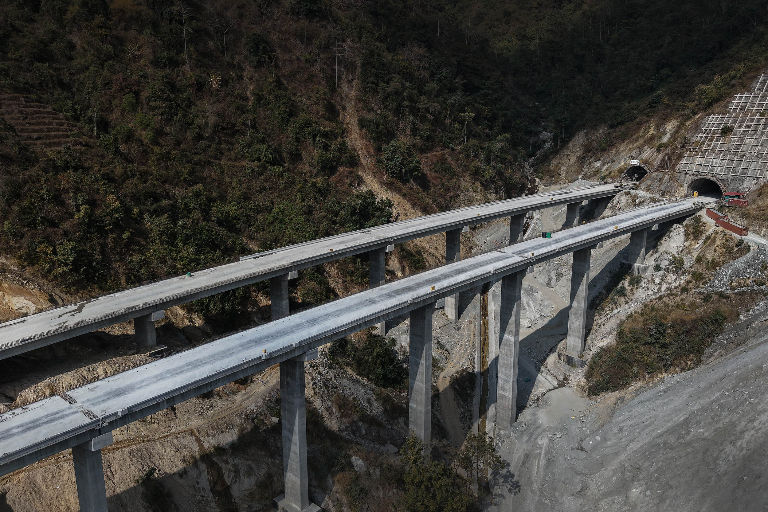 तराई–मधेस द्रुतमार्ग निर्माण ४५ प्रतिशत सम्पन्न, समयमै सक्ने तयारी [फोटो फिचर]