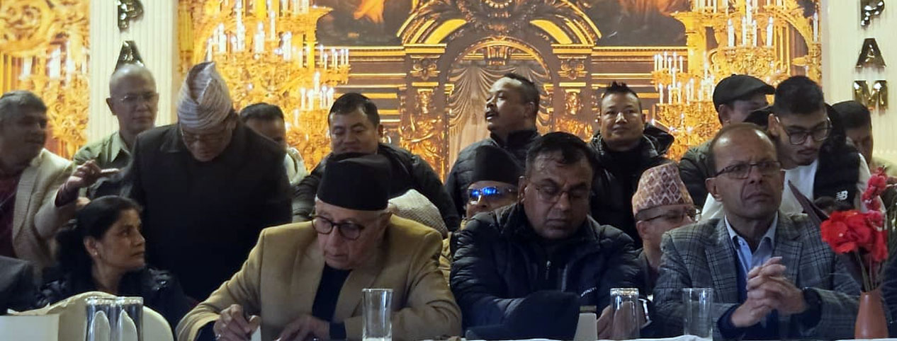 ‘म मध्यमार्गी भएँ त्यसैले पार्टीभित्र दबाब झेलिरहेको छु’