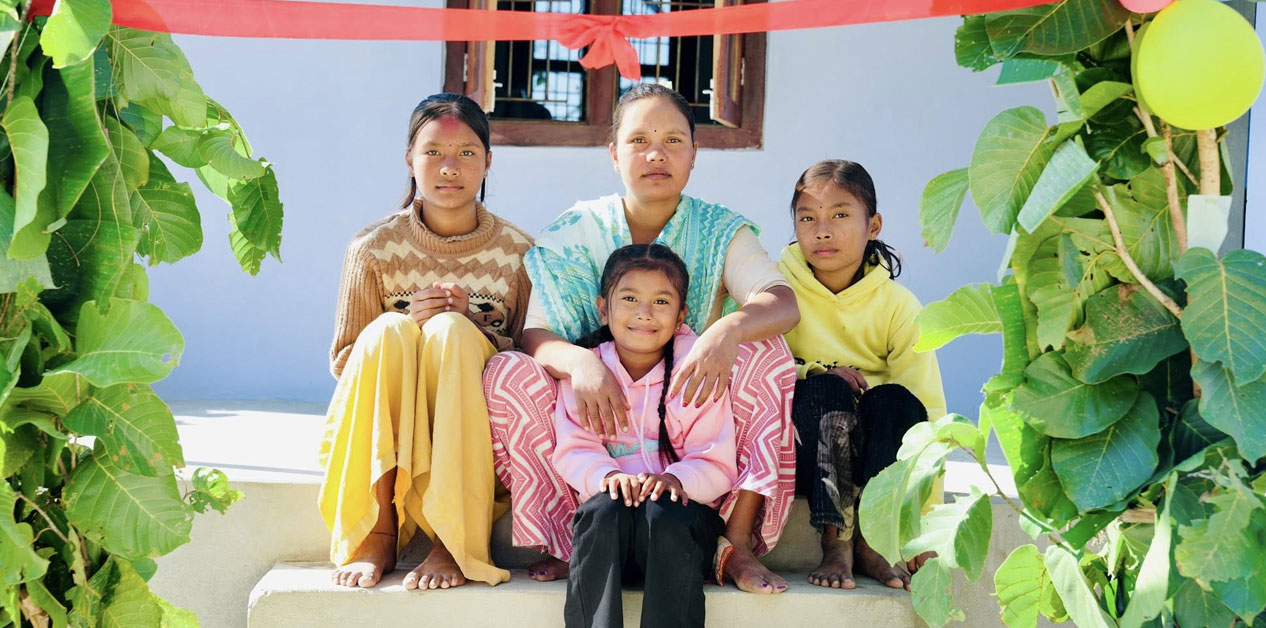 विपन्न परिवारलाई घरले दिएको खुसी