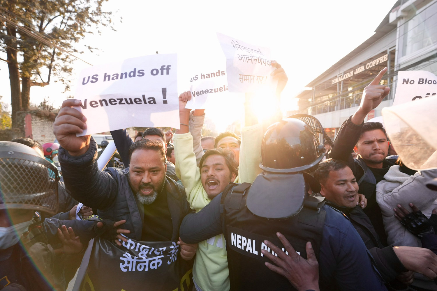 अमेरिकी दूतावासनजिकै विद्यार्थी संगठनको प्रदर्शन [फोटो फिचर]